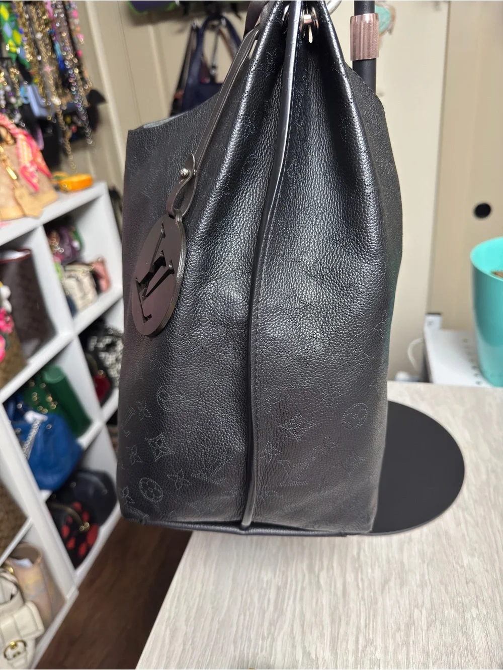 Louis Vuitton Carmel hobo in black mahina leather
